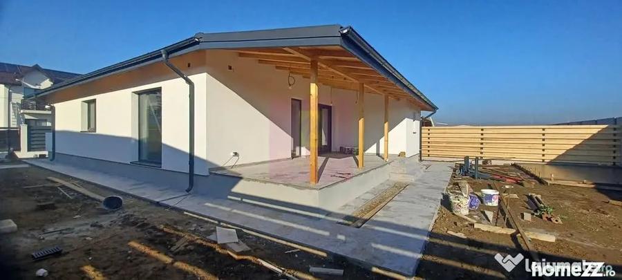 Casă cu 4 camere cu Teren 478 Mp în Săbăreni