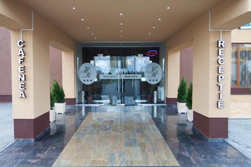 Casă individuală cu 40 camere cu Teren 13910 Mp în Exterior Vest