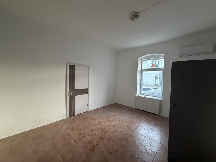 Spațiu comercial, de 70 mp, în Central