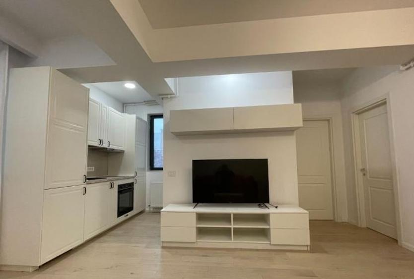 Apartament cu 3 camere semidecomandat, mobilat în Herăstrău