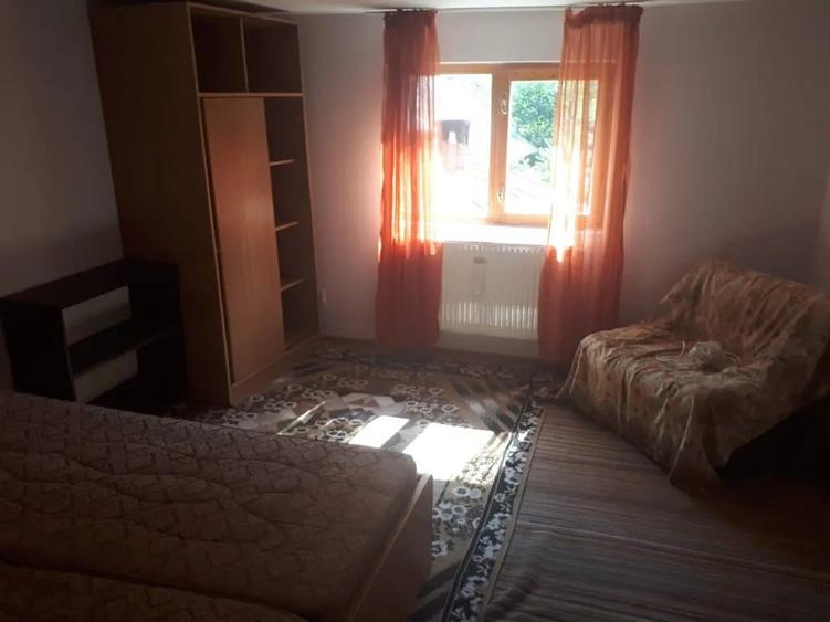 Casă cu 5 camere în Central