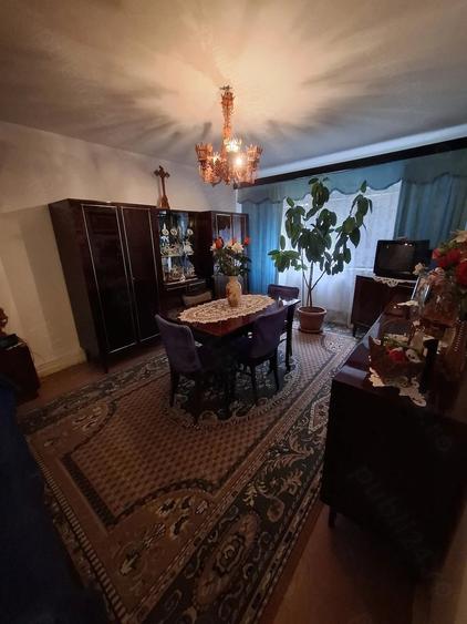 Apartament cu 3 camere decomandat în Govândari
