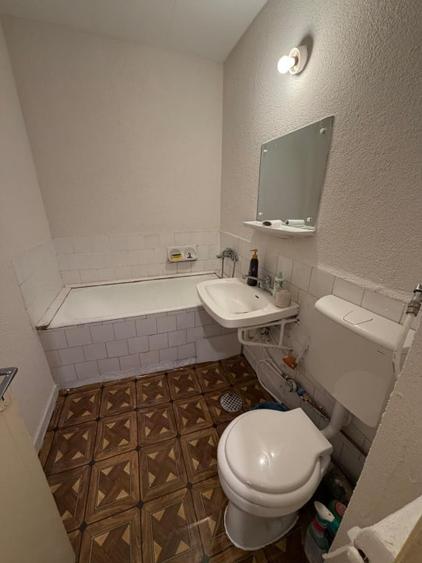 Apartament cu 2 camere semidecomandat, mobilat în 1 Mai