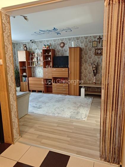 Vand apartament cu doua camere!