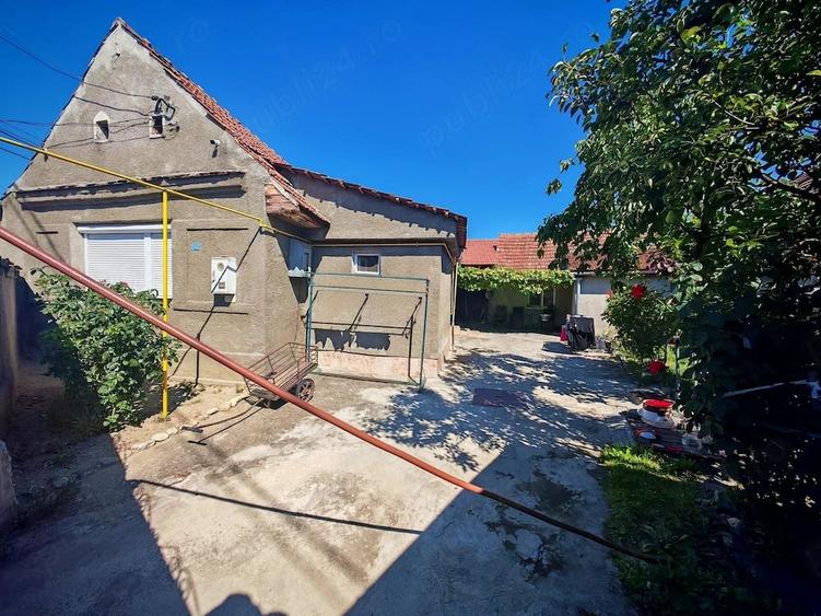 Casă cu 5 camere cu Teren 340 Mp în Central