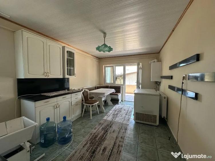 Casă cu 7 camere cu Teren 1039 Mp în Cornești