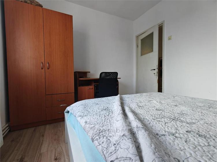 Apartament cu 3 camere decomandat, mobilat în Mircea cel Bătrân