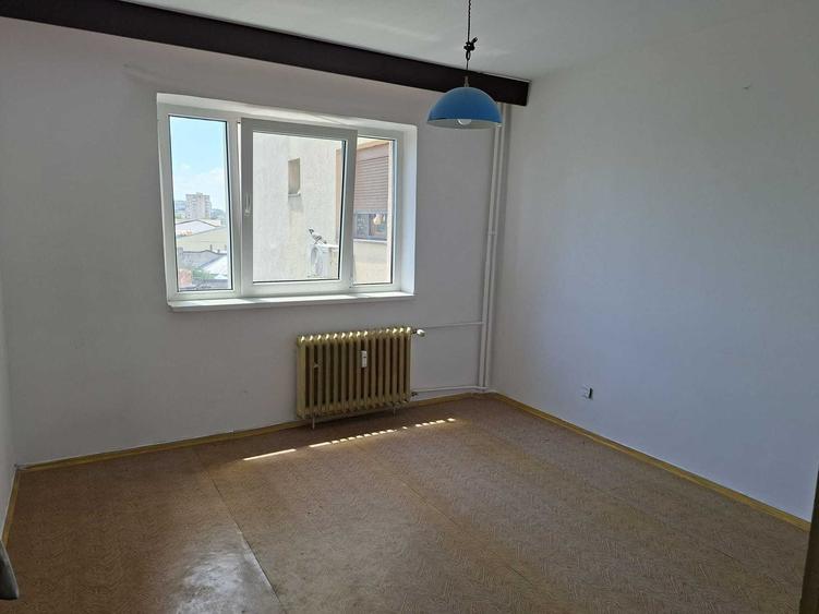 Apartament cu 3 camere decomandat în Republicii