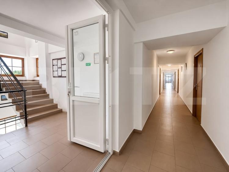 Casă individuală cu 50 camere cu Canalizare în Est