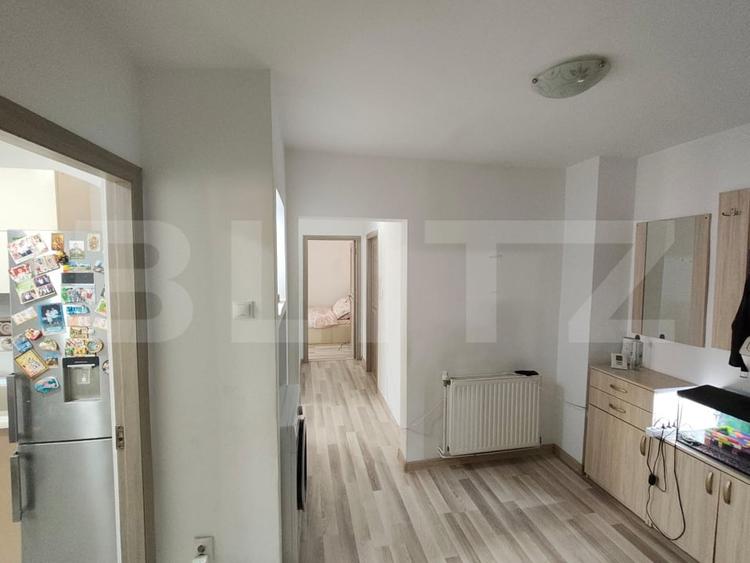 Apartament cu 3 camere decomandat, mobilat în Micro 6