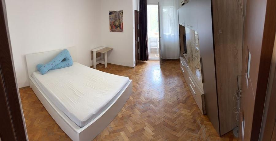 Garsonieră decomandată în Titan