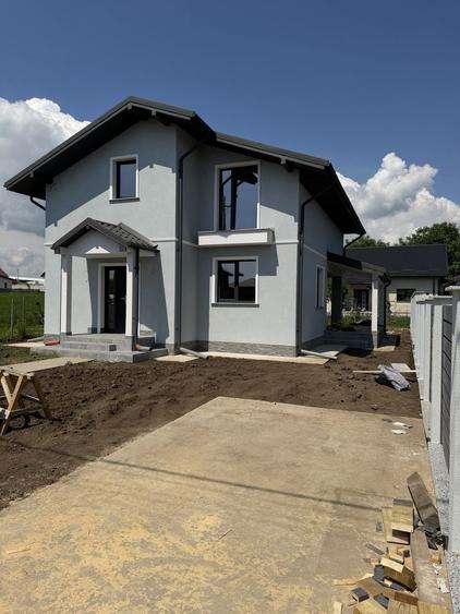 Casă cu 4 camere în Lehnești