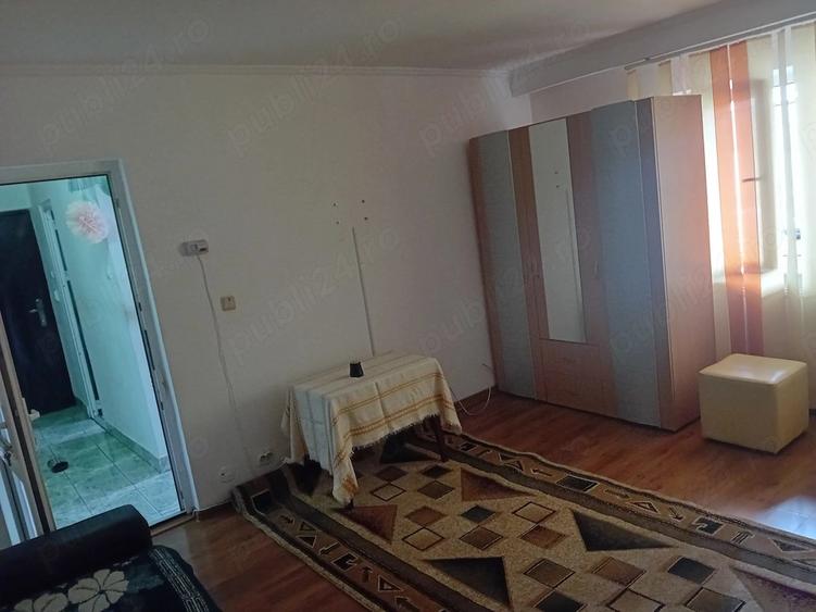 Garsonieră decomandată în Trivale