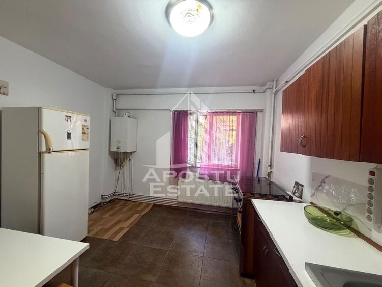 Apartament cu 3 camere decomandat în Aradului