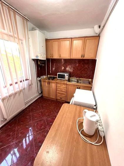 Garsonieră decomandată, mobilată în Complex Studențesc