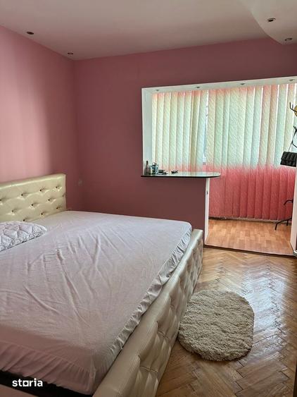 Apartament cu 3 camere decomandat în Faleza Nord