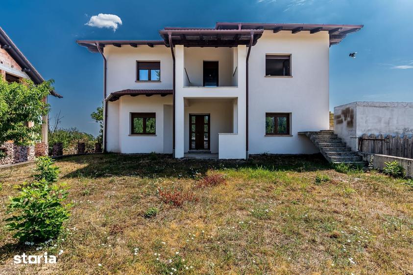 Casă cu 9 camere cu Teren 997 Mp în Zimandu Nou