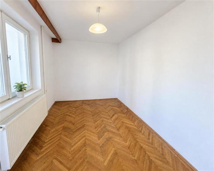 Apartament cu 2 camere semidecomandat în Calea București