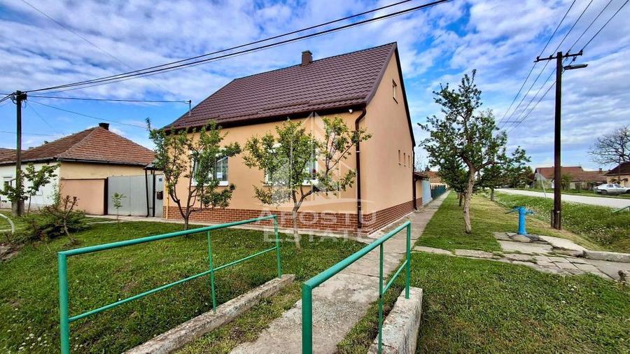 Casă cu 2 camere cu Canalizare în Central