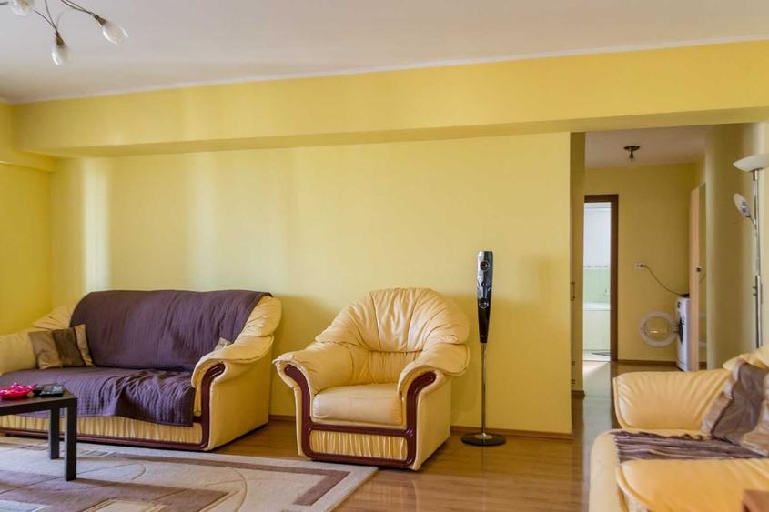 Apartament cu 3 camere decomandat în Berceni