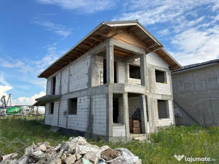 Casă cu 4 camere cu Teren 450 Mp în Central