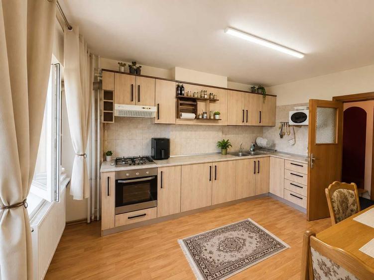 Apartament cu 3 camere decomandat în Micro 11