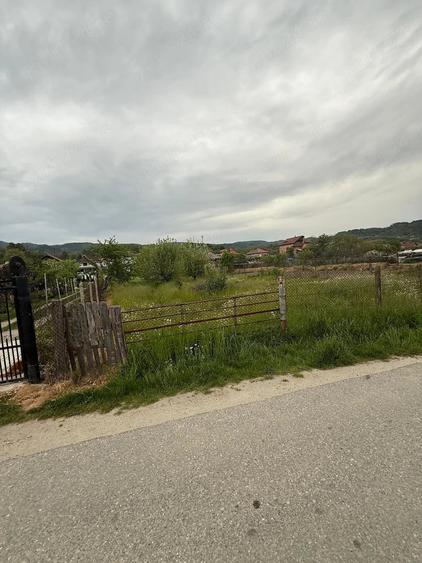 Teren de 1021 mp, în Vlădești