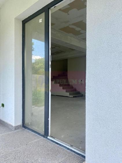 Casă individuală cu 4 camere cu Canalizare în Dimieni