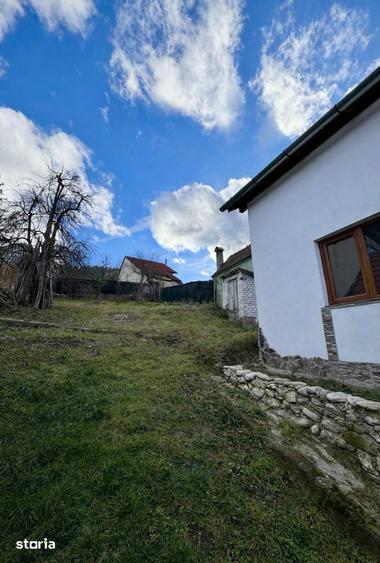 Casă cu 4 camere cu Teren 569 Mp în Cernatu