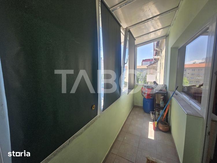 Apartament cu 2 camere semidecomandat, mobilat în Mihai Viteazul