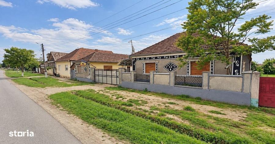 Casă cu 4 camere în Roit