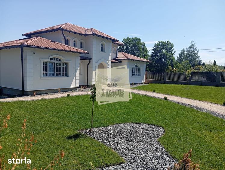 Casă cu 5 camere cu Teren 800 Mp în Sadu