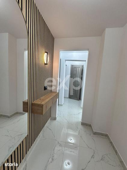 Apartament de vanzare 3 camere , Micro 8 ,et 1 - 6