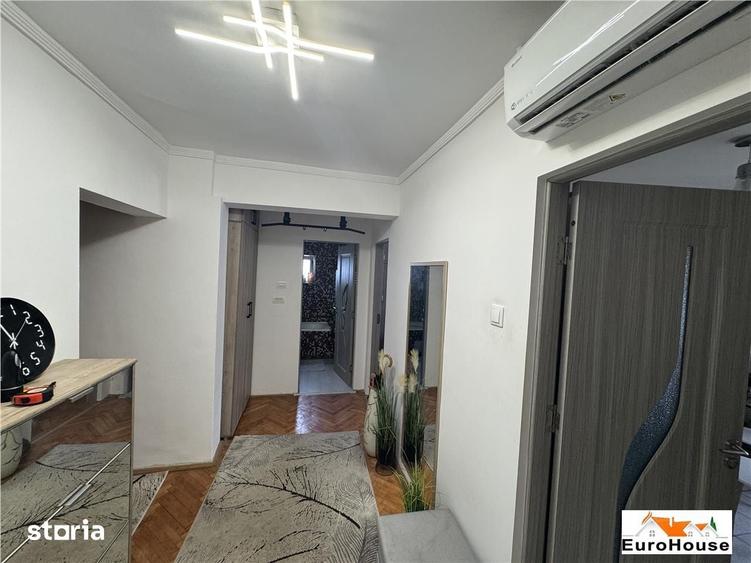 Apartament cu 3 camere decomandat în Cetate