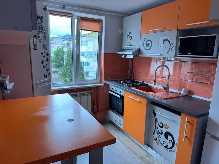 Apartament cu 2 camere decomandat în Precista