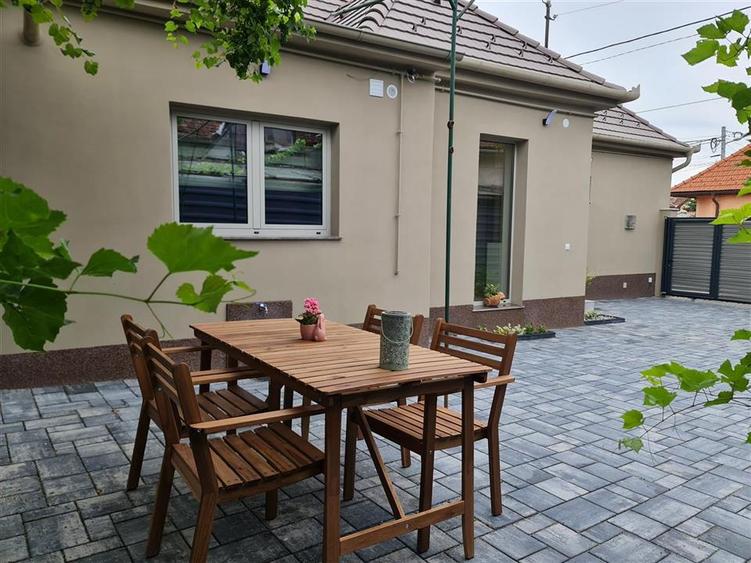 Casă individuală cu 3 camere cu Teren 200 Mp în Central