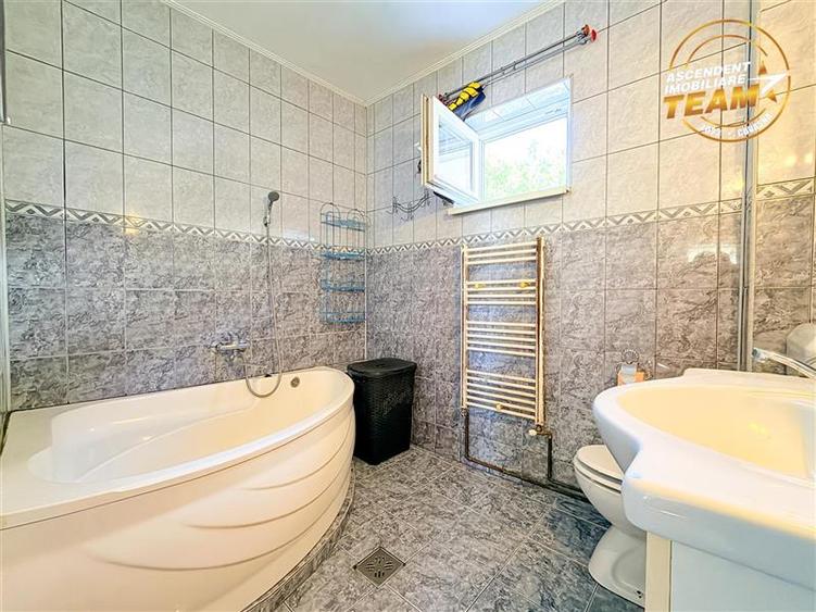 Casă individuală cu 3 camere cu Canalizare în Simeria