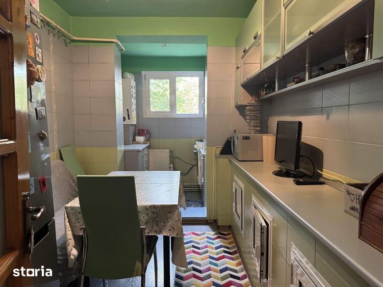 Apartament cu 3 camere semidecomandat în Central