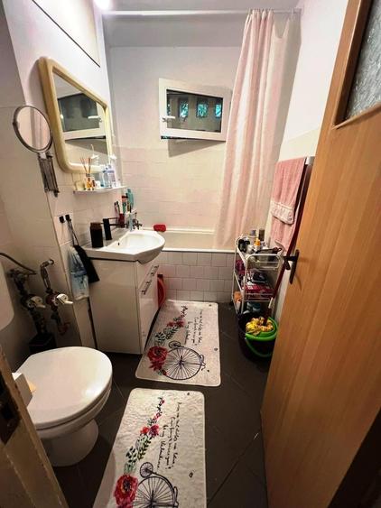 Apartament cu 3 camere semidecomandat în Gorjului