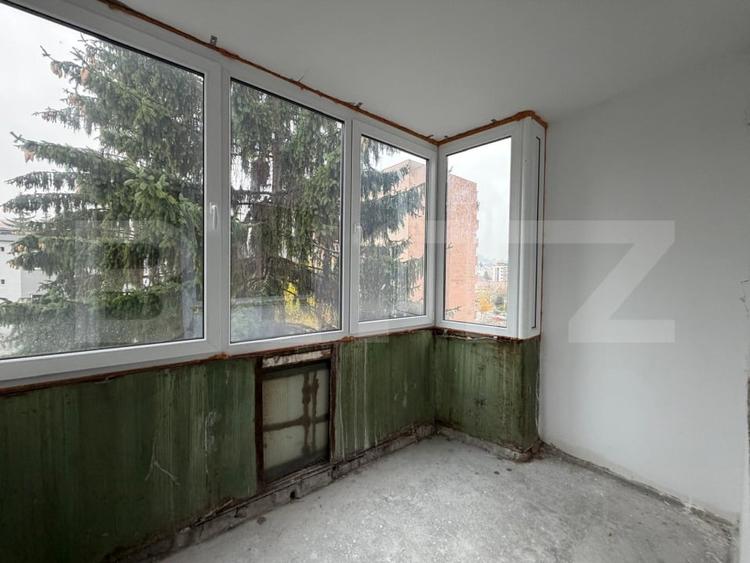 Apartament cu 3 camere semidecomandat în Astra