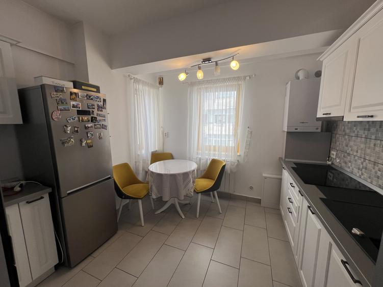 Apartament cu 2 camere decomandat, mobilat în Central