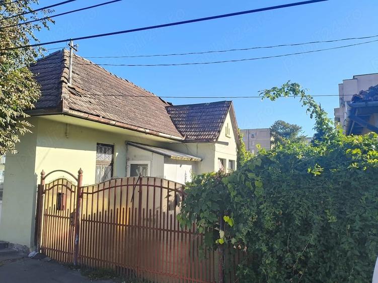 Casă cu Teren 303 Mp în Central