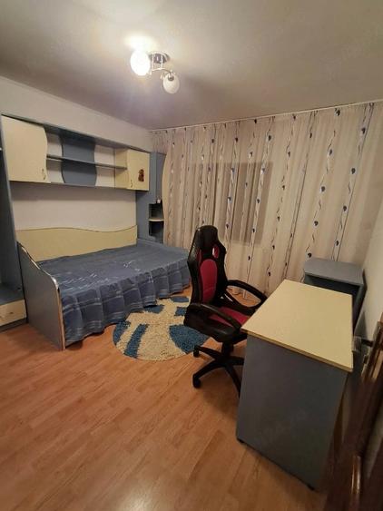 Apartament cu 4 camere decomandat în Micro 21