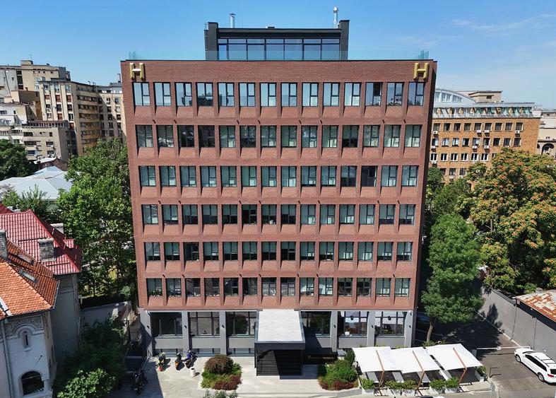 Birou, de 5,780 mp, în Universitate