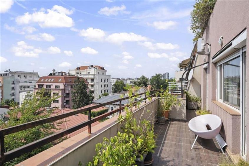 Penthouse cu 6 camere decomandat, mobilat în Aviatorilor