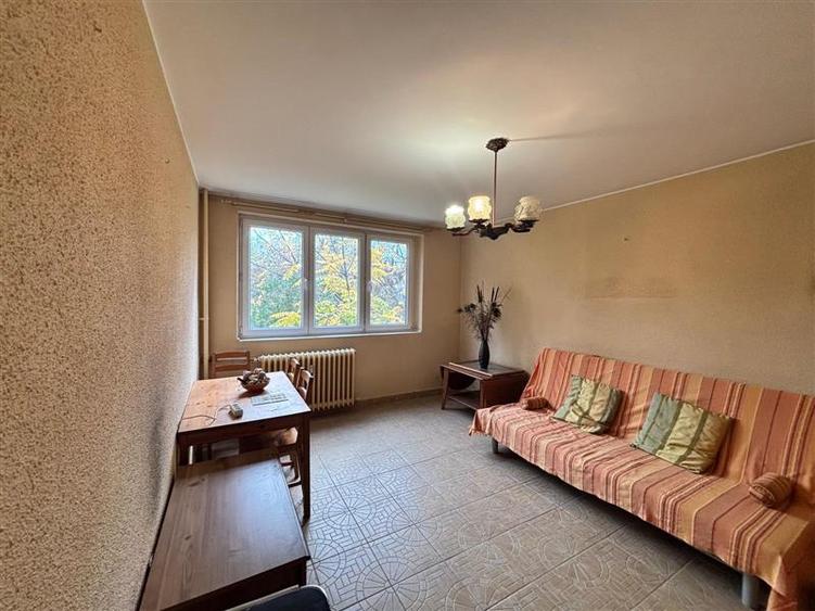 Apartament cu 3 camere decomandat în Berceni