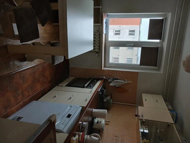 Apartament cu 4 camere decomandat în Trivale