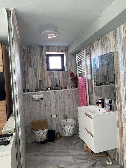 Casă cu 5 camere cu Teren 1000 Mp în Brezoaia