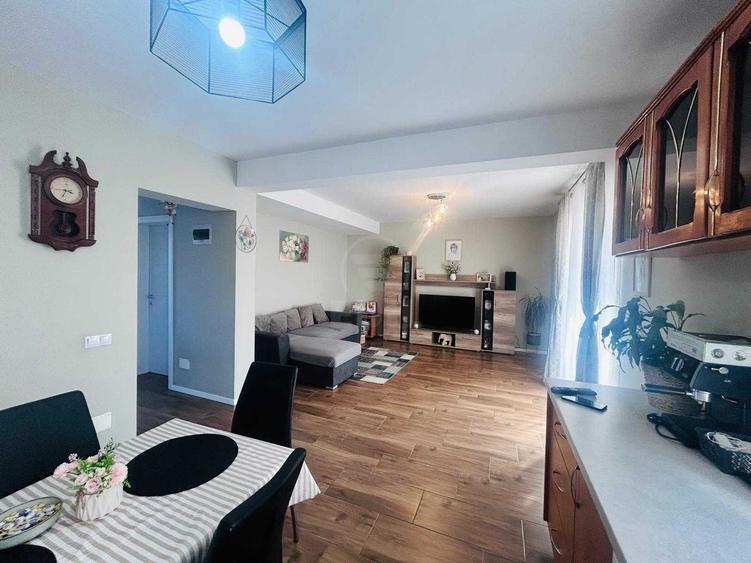 Duplex cu 5 camere cu Canalizare în Florești
