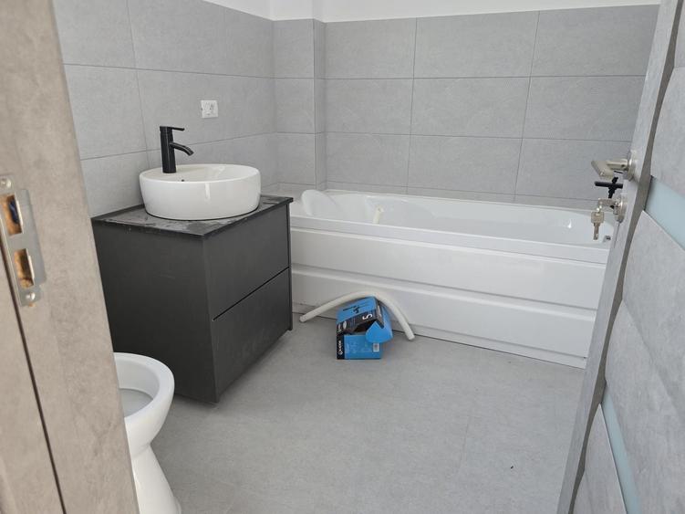 Apartament cu 2 camere semidecomandat în Berceni